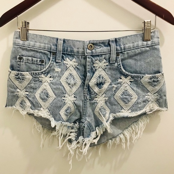 CARMAR Embroidered Shorts 26 denim jeans frayed destroyed light wash blue - Picture 1 of 12